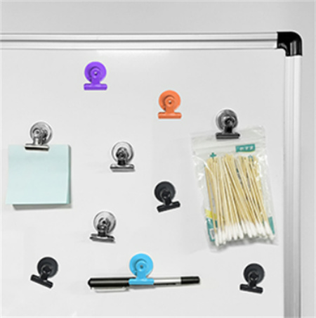 Office_supplies_of_magnetic_clips.jpg